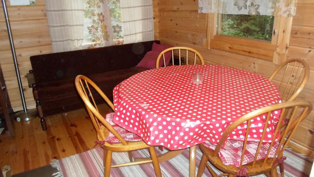 Pihlajamaeen Lomamoekit Vanhakyla Zimmer foto